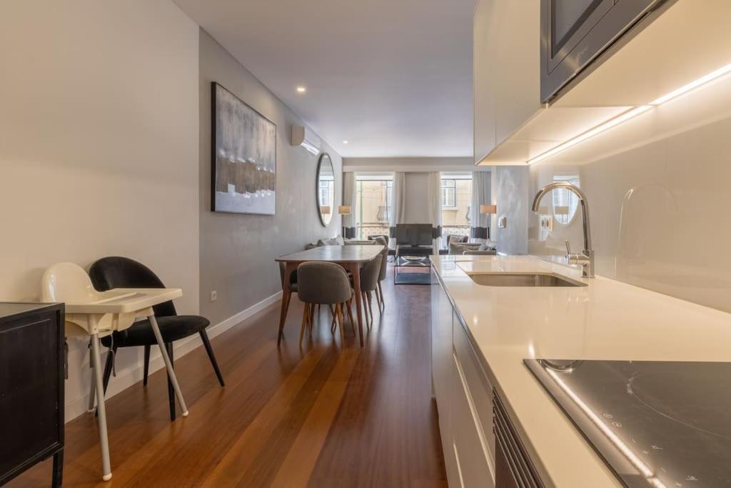 Self Check-in, 3br, Ac/heating & Breakfast Terrace Apartment Lissabon